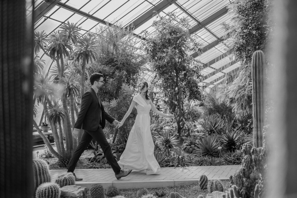 Brautpaarshooting im Botanischen Garten Karlsruhe. Babybauch Shooting Karlsruhe.